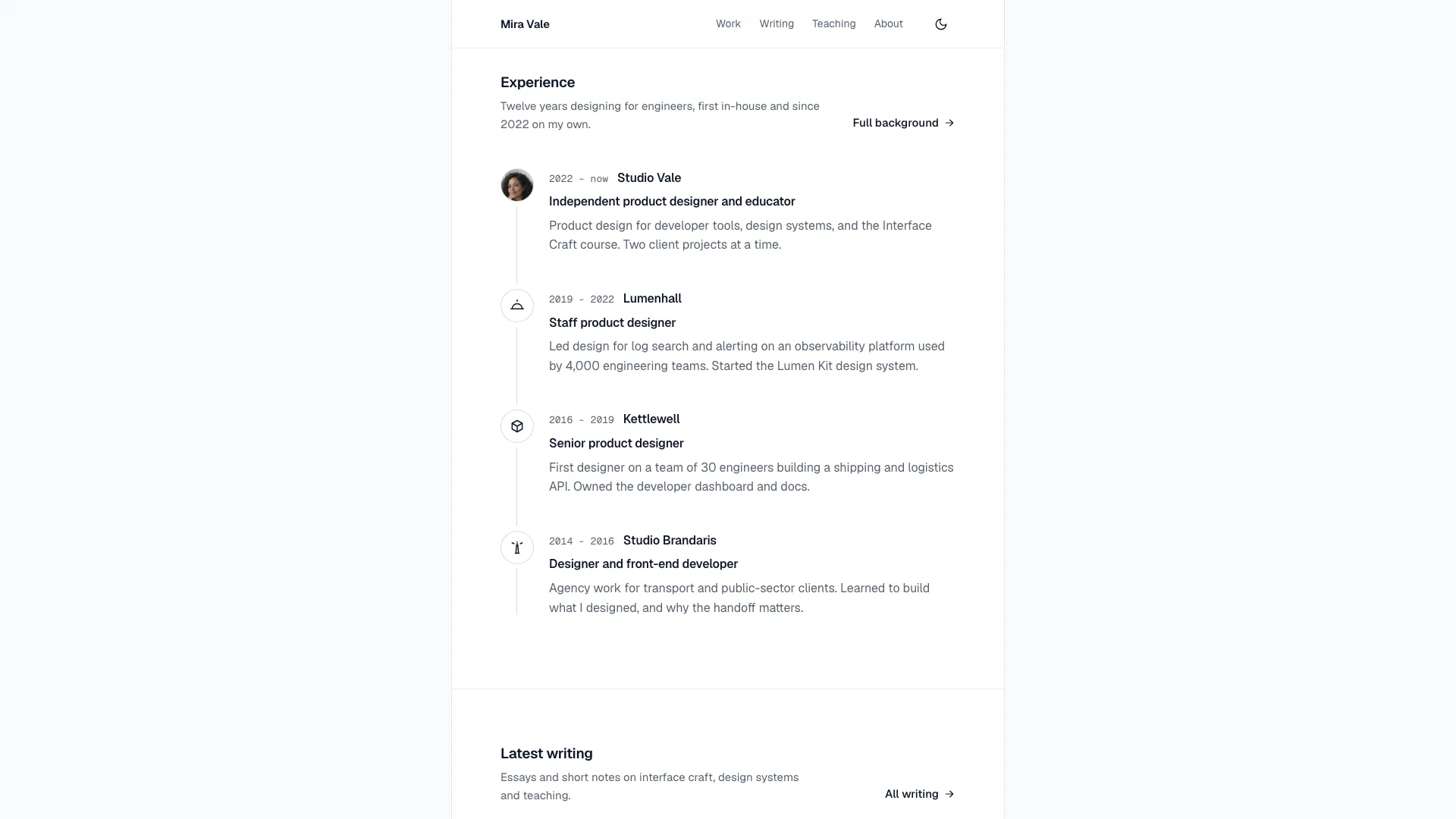 Experience timeline with round badges, dates, roles and short descriptions